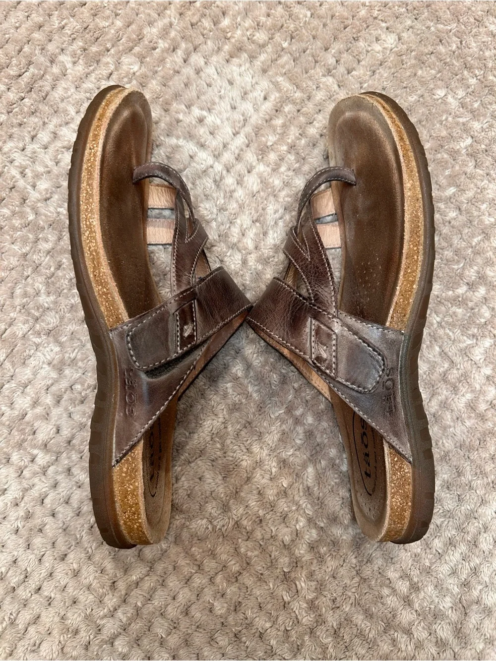 Taos Perfect Toe Loop Sandals in Mocha (9)